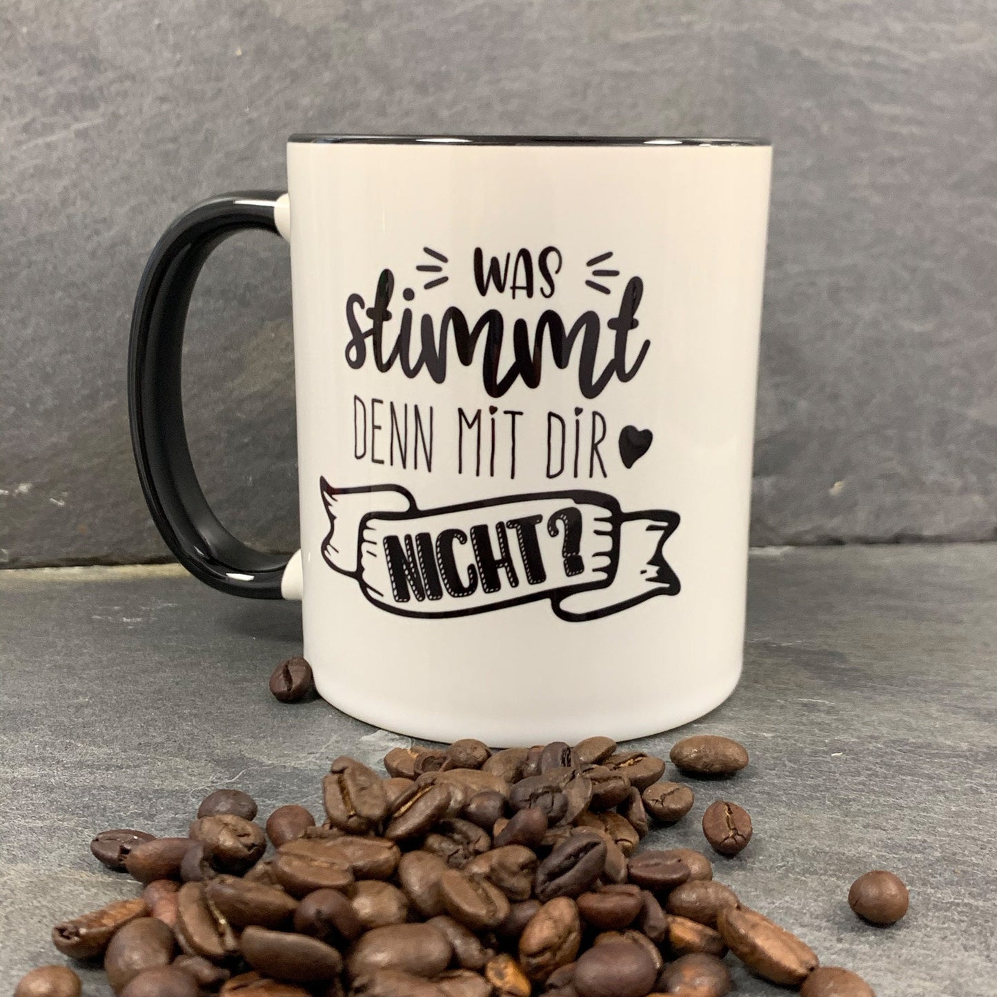 Tasse „Was stimmt denn mit Dir nicht“ Schwarz/Weiß