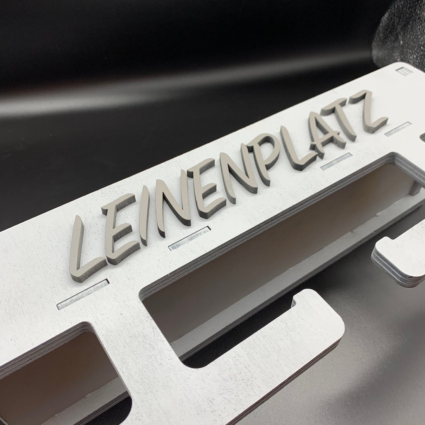 Leinenplatz, Hundegarderobe personalisiert, Leinengarderobe, Leinenparkplatz, Leinenhalter, Hundeleine, Leine aufhängen