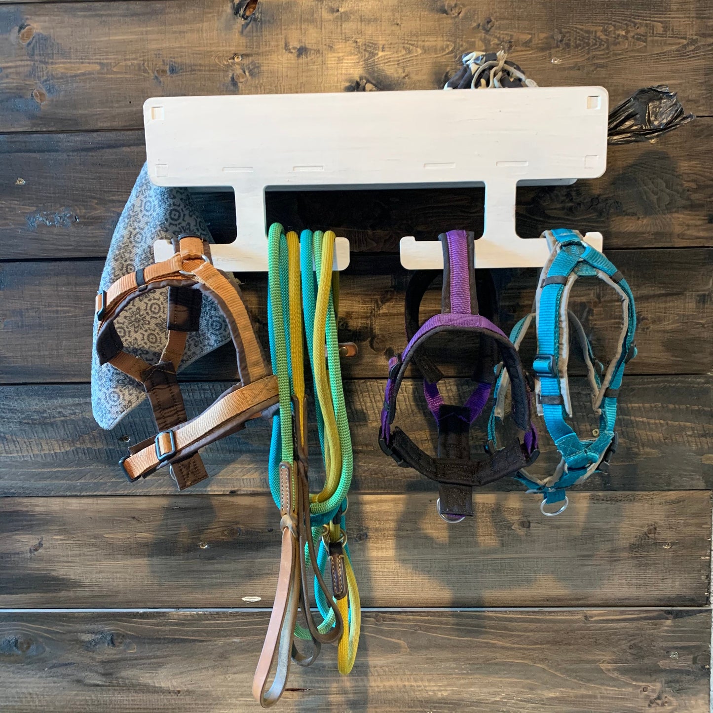 Hundegarderobe personalisiert, Leinenplatz, Leinengarderobe, Leinenparkplatz, Leinenhalter, Hundeleine, Leine aufhängen