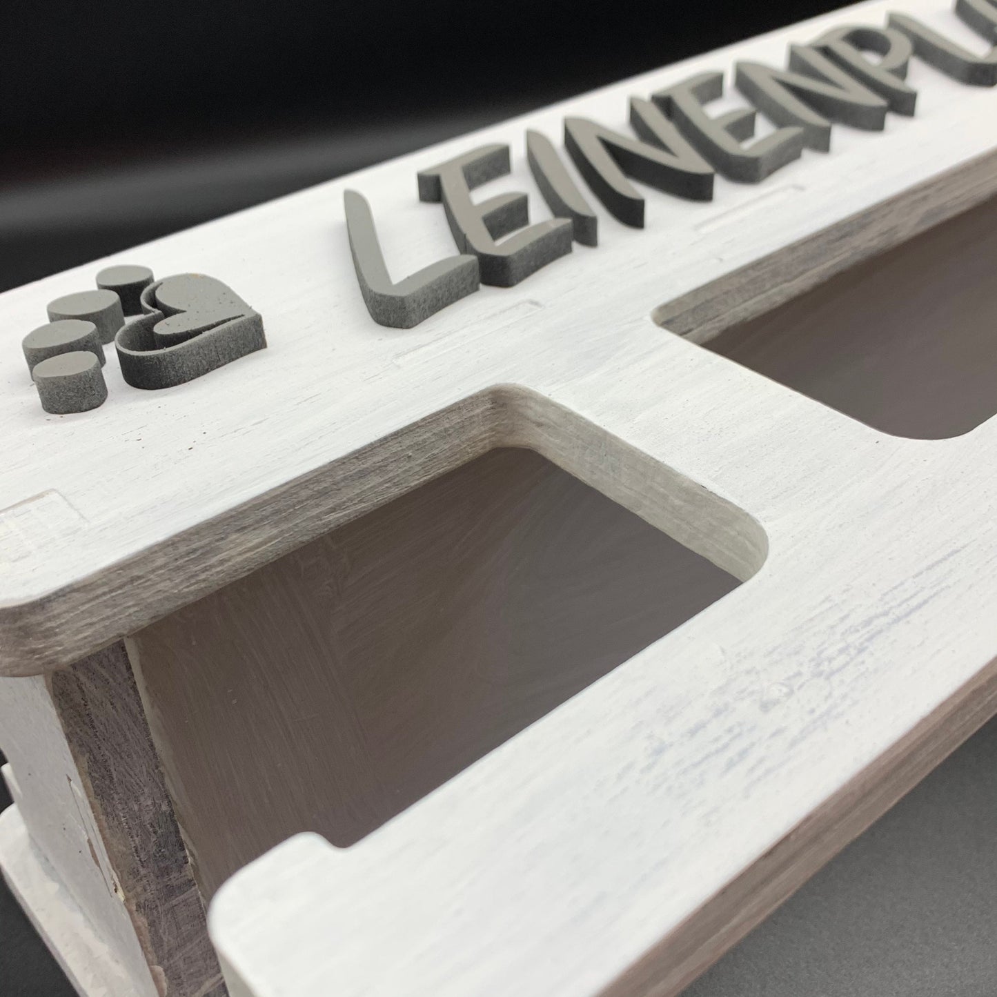 Leinenplatz, Hundegarderobe personalisiert, Leinengarderobe, Leinenparkplatz, Leinenhalter, Hundeleine, Leine aufhängen