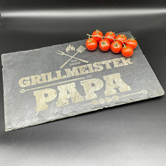 Grillmeister Papa, personalisierbar, Servierplatte, Grillen, Schiefertafel, Naturschieferplatte, gravierte Schiefertafel