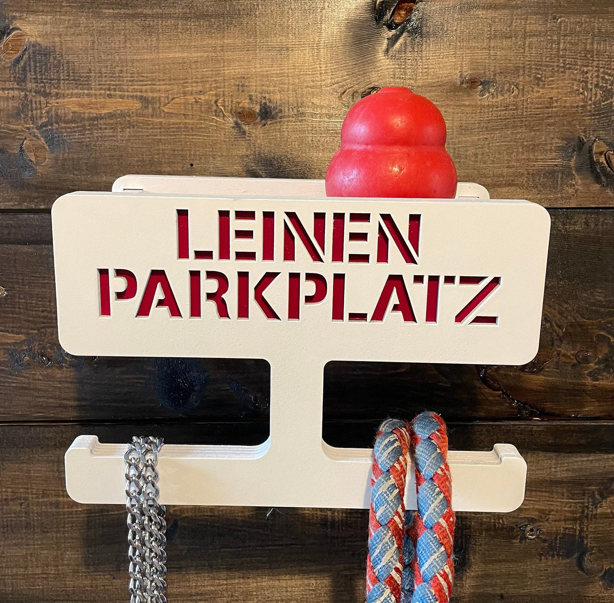Leinenparkplatz personalisiert aus Holz
