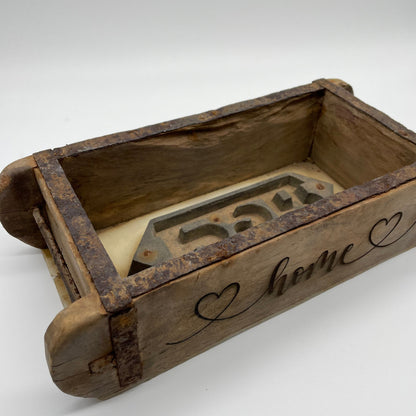 Ziegelform LOVE, Aufbewahrung, Holz Vintage personalisierbar, rustikale Deko aus Altholz