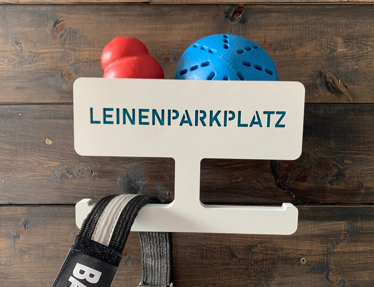 Hundegarderobe personalisiert mit Leinenhaken