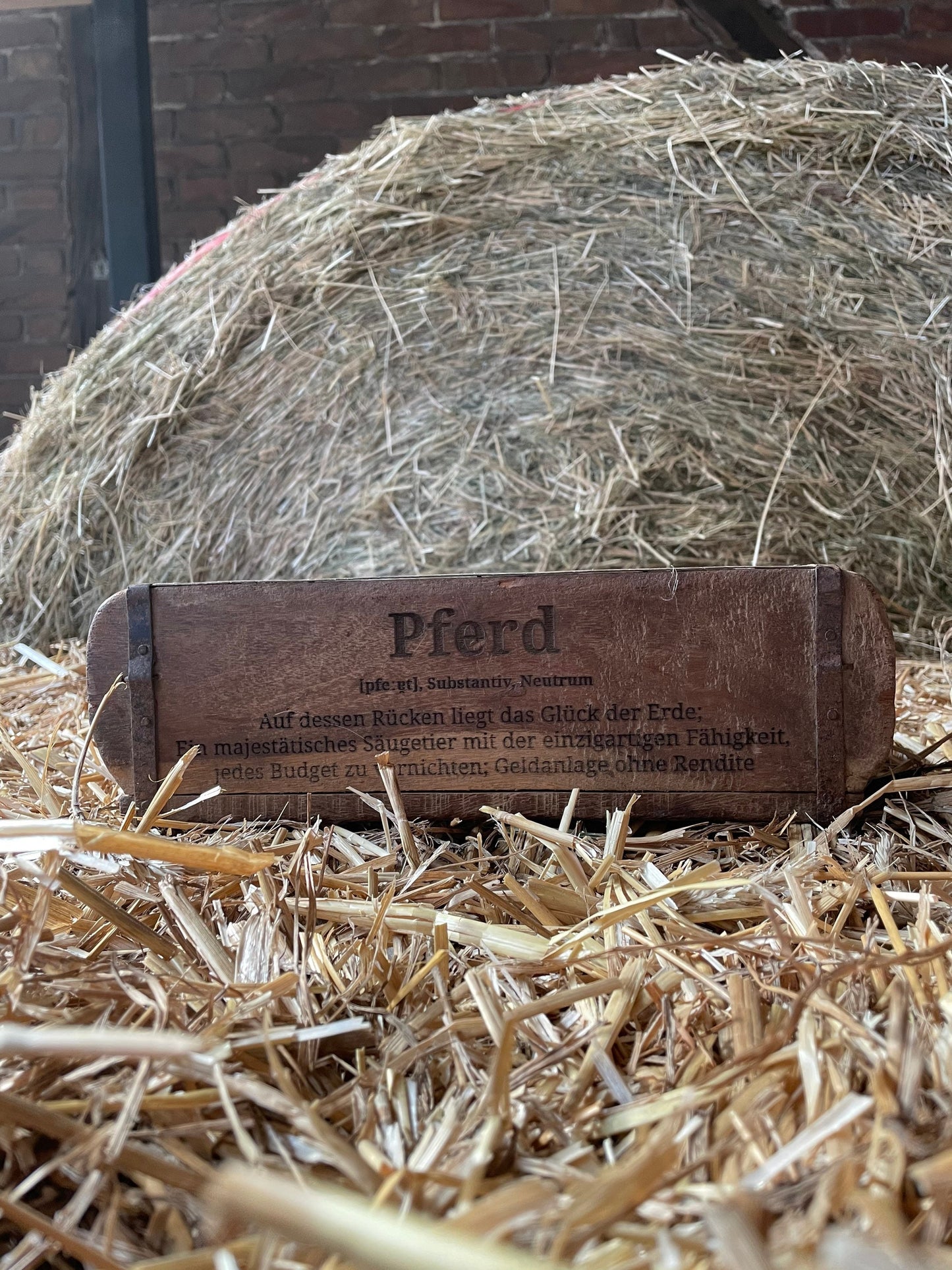 Antike Ziegelform Holz mit Gravur – Geschenk für Pferdeliebhaber