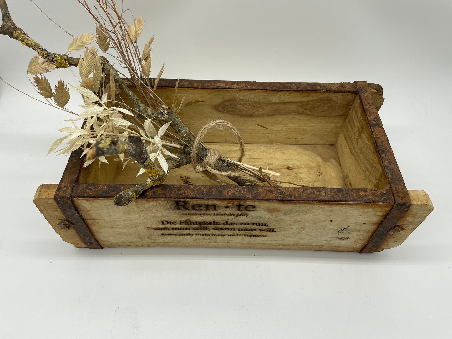 Antike Ziegelform Holz mit Gravur „LOVE“ – Vintage Deko