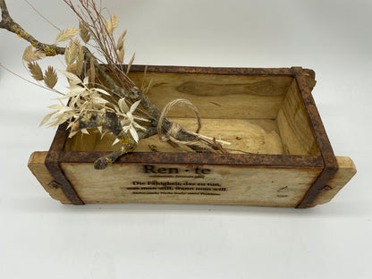 Antike Ziegelform Holz mit Gravur „LOVE“ – Vintage Deko