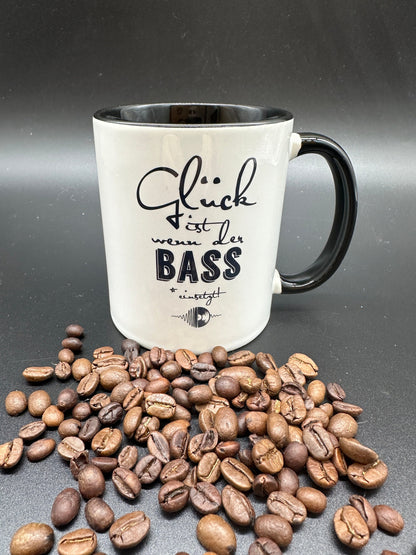 Tasse mit Spruch "Glück ist, wenn der Bass einsetzt'" Kaffeetasse | Kaffeebecher
