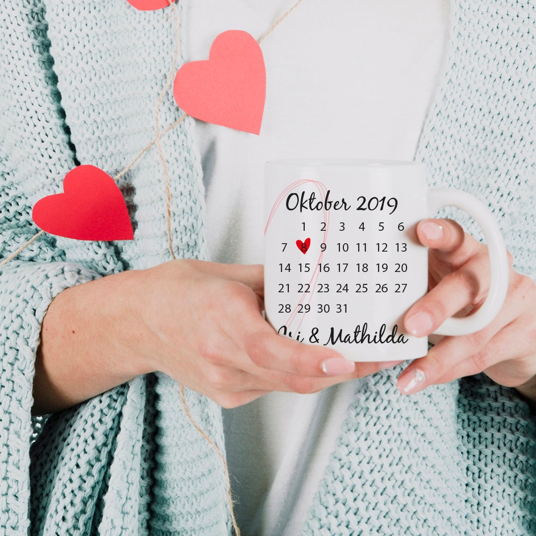 Valentinstagsgeschenk | Tasse mit Jahrestag  | Kalender | Partnertasse | Geschenk Mann Frau Freundin | Tasse mit Datum | Liebe