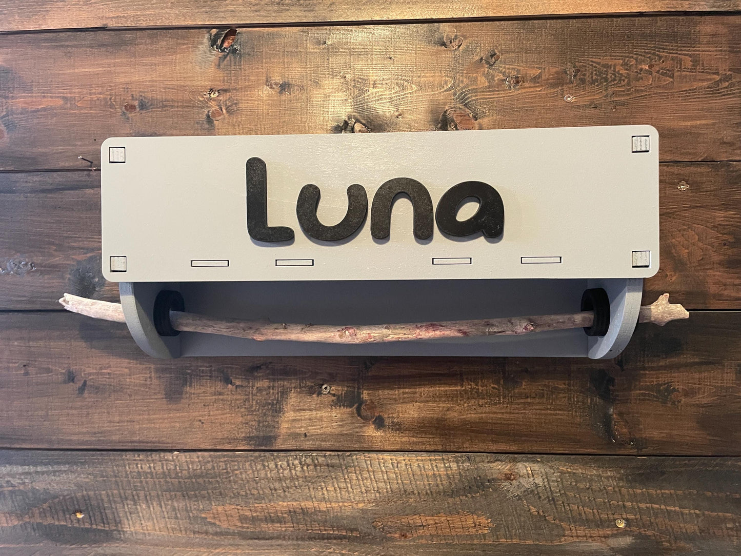 Hundegarderobe  mit Treibholzstock, Leinenplatz, personalisiert, Leinengarderobe, Leinenparkplatz, Leinenhalter, Hundeleine, Leine aufhängen